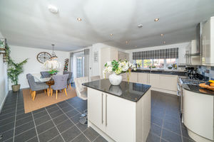 KITCHEN/DINER- click for photo gallery